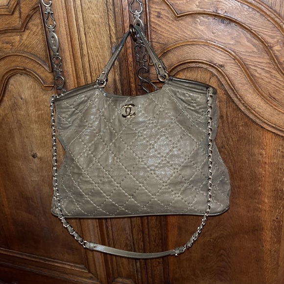 Chanel CC Sea Hit Tote Quilted Iridescent Calfskin Large - Picture 12 of 16